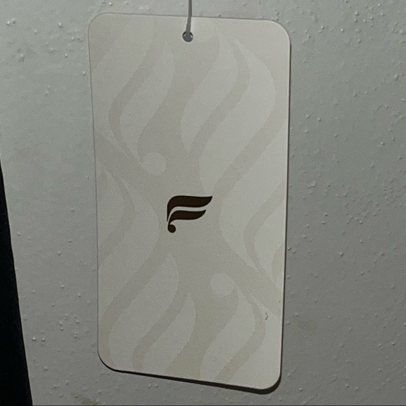 New with Tags Fabletics Eco Conscious Front Twist Top Women’s Size XL 12/14 - Picture 8 of 10